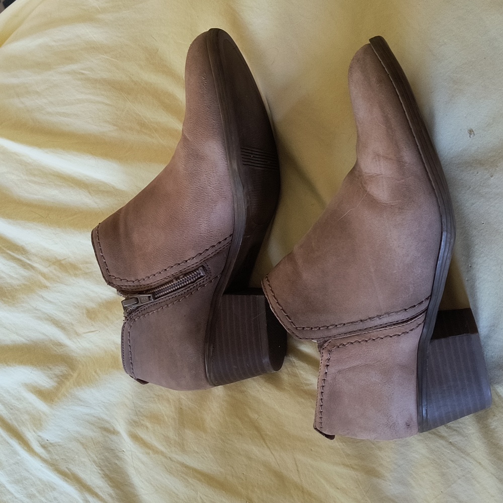 Shoes - Picture 2 of 3